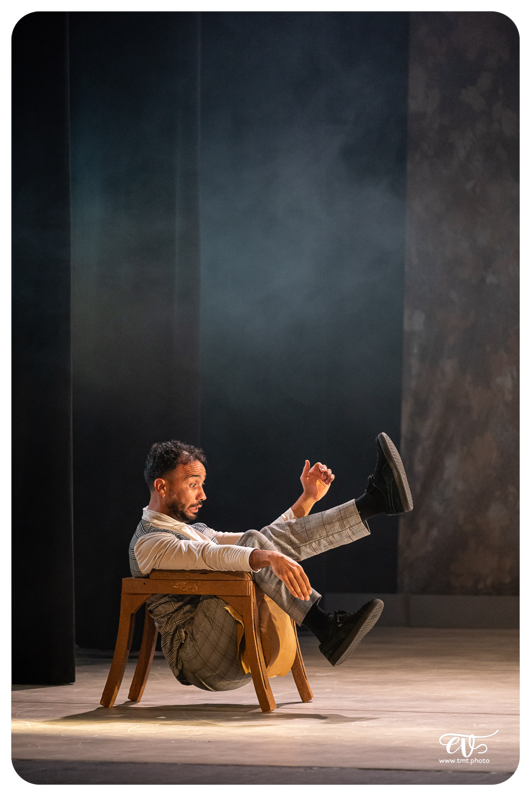 SUR LE FIL (CIE PYRAMID)